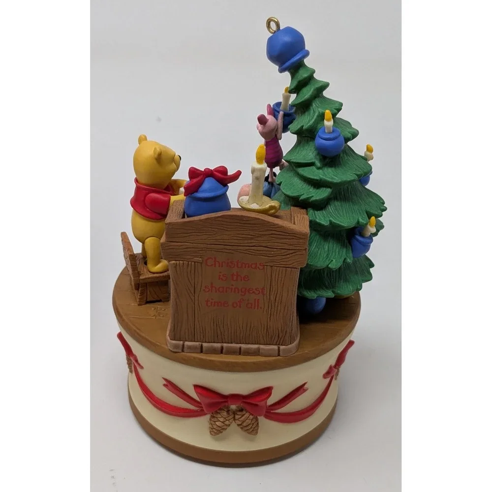 Winnie The Pooh Hallmark Keepsake Ornament Getting Ready For Christmas Disney